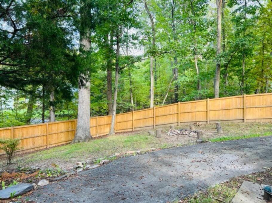 Mountain Lake Retreat - Hot Tub, Lake, Fire Pit, Wineries, Restaurant Harpers Ferry Exterior photo