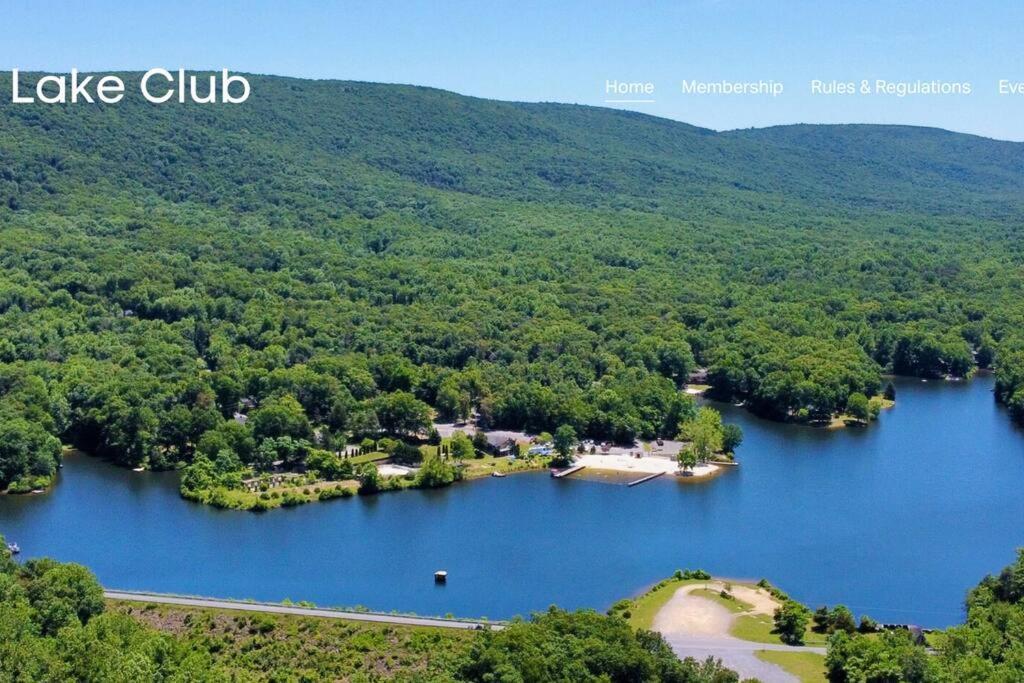 Mountain Lake Retreat - Hot Tub, Lake, Fire Pit, Wineries, Restaurant Harpers Ferry Exterior photo
